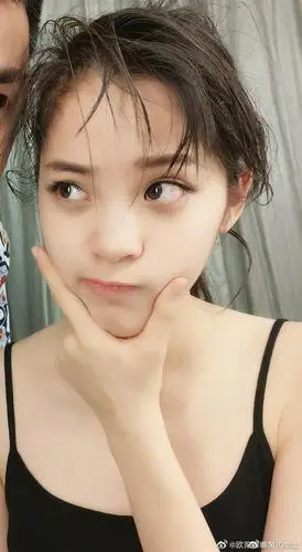 喜欢的几张欧阳娜娜的照片