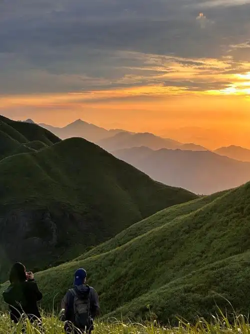 日出啰92恢复精力的最佳方式就是在海拔1918的武功山上,看一场日出