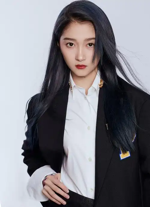 打开凤凰新闻,查看更多高清图片2021年9月3日,杭州,关晓彤亮相自有