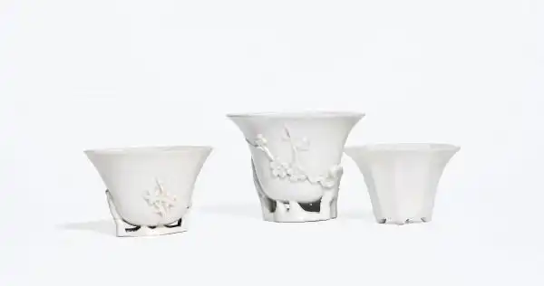 lot 3021 清早期 德化窑白釉梅花杯,八方杯 (三只)