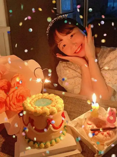 普通女孩的生日照彩色碎片氛围感绝啦