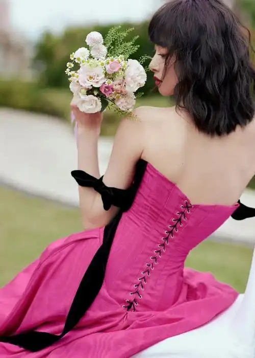 宋茜多巴胺抹胸裙##宋茜的腰臀曲线