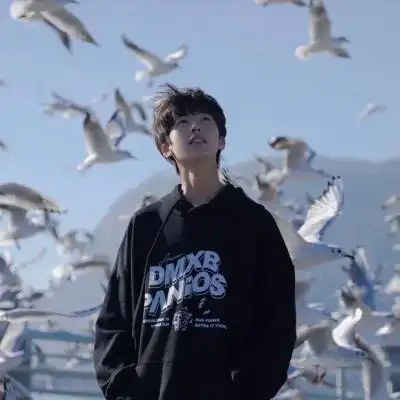 男生头像帅气让女孩哭的男孩就是一个笨蛋