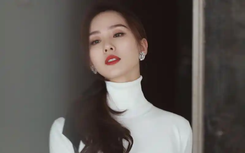 刘诗诗精致优雅写真桌面壁纸