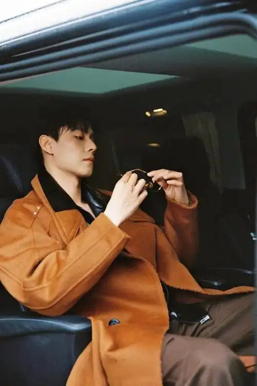 胡一天美拉德雀斑造型曝光焦糖秋日配色点缀可爱小雀斑