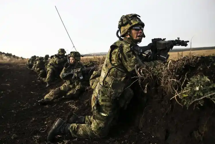 与日本敞开斗对中国不值 不能一起破罐子破摔