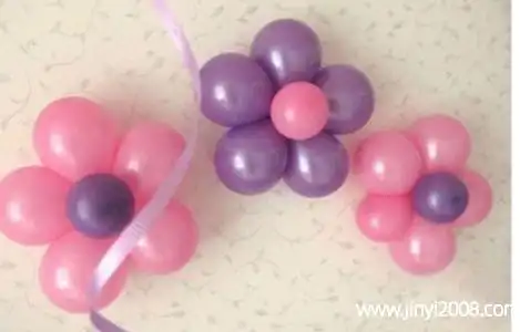 气球怎么粘在墙上不掉