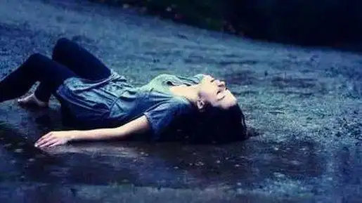 伤心难过女生意境唯美头像图片分享!