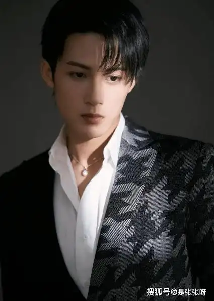 檀健次的家境优越,爸爸是檀余军家庭背景被深扒?_因为_时候_长相