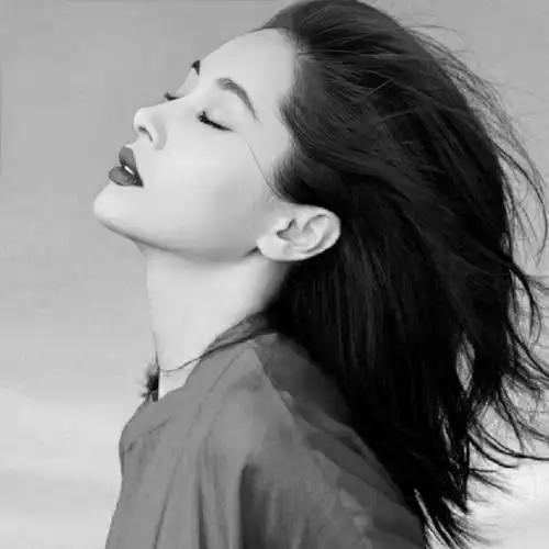 寂寞孤独伤感黑白头像图片