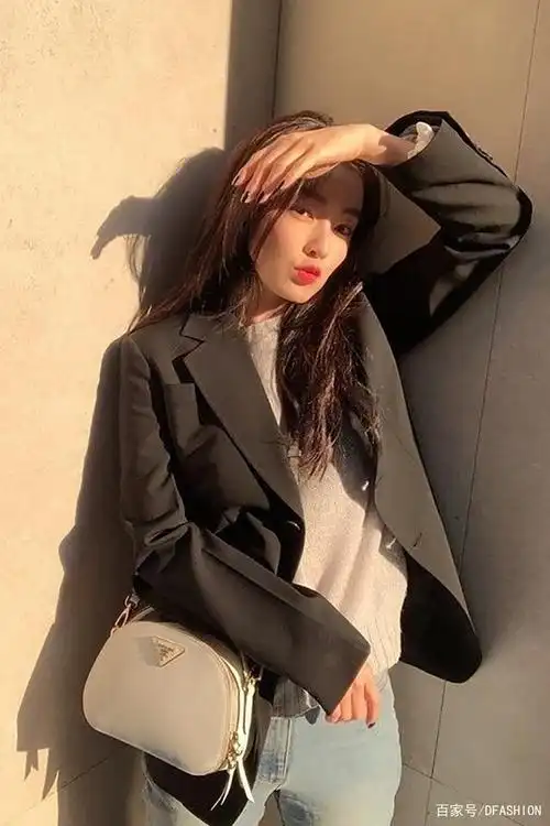 韩明星裴珠泫释出一组春日私服look风尚照,西简约穿搭甜美可爱