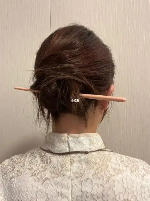 短发盘发,第一次盘发用的筷子02