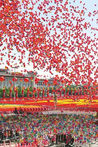 隆重庆祝中华人民共和国成立60周年 首都举行盛大阅兵仪式和群众游行