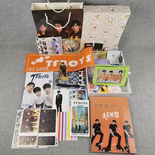 tfboys七周年演唱会专辑写真集王俊凯王源易烊千玺周边海报明信片应援