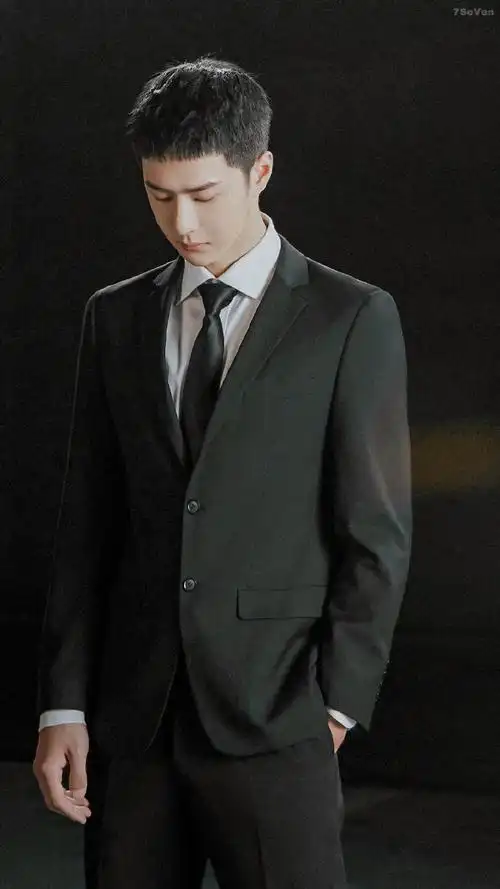 王一博寸头西装造型##王一博天天向上