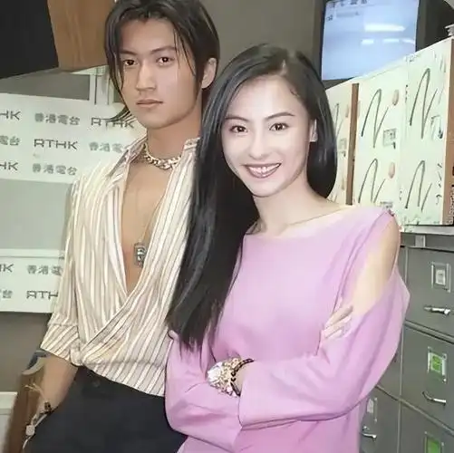 谢霆锋称王菲能满足他张柏芝对此表示不服谢贤评价儿子选择