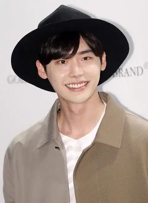 《魔女》李钟硕有望与朴勋政再合作 出演漫改新片《魔女》2021/11/27