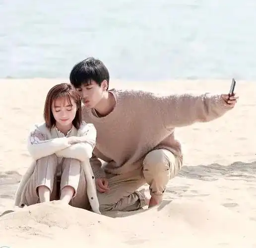 不理跟张铭恩绯闻,胡冰卿胡天一沙滩美照流出,粉丝好想谈恋爱!|沈月|