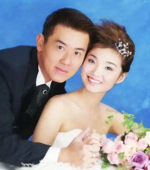 许秋怡有多爱张智霖,许秋怡为什么不红,许秋怡结婚了吗老公是谁(2)