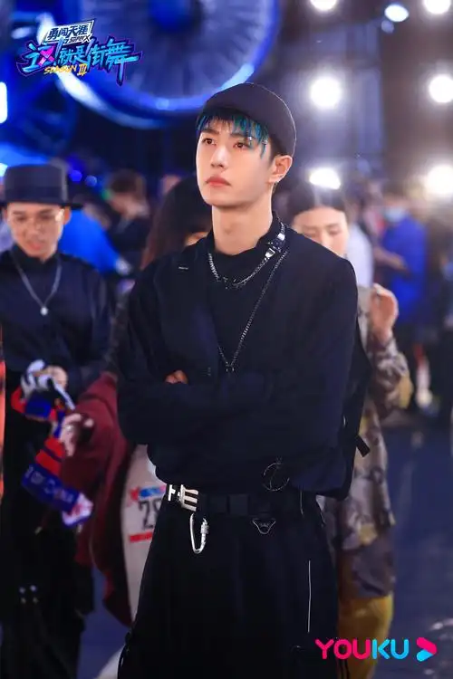 >明星>王一博《这就是街舞3>第二期剧照图片 ( 1 / 6 ) 2020-08-25 10