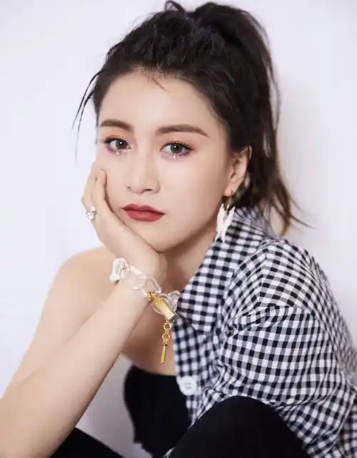 那英的漂亮女徒弟,误打误撞嫁入豪门,34岁成总裁夫人_发展_李嘉格