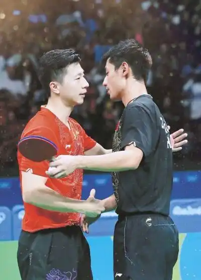 张继科vs马龙,世界顶级的正反手较量,张继科激动到踢挡板