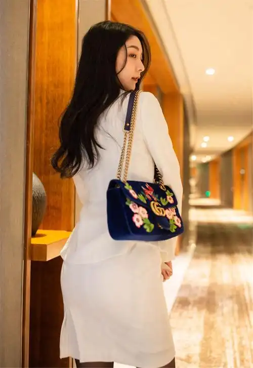 原创甜美可爱的网红angela小热巴黑丝美腿性感至极