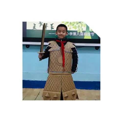 安西路小学第八届科技节——"二年一班废旧物品创意时装秀"