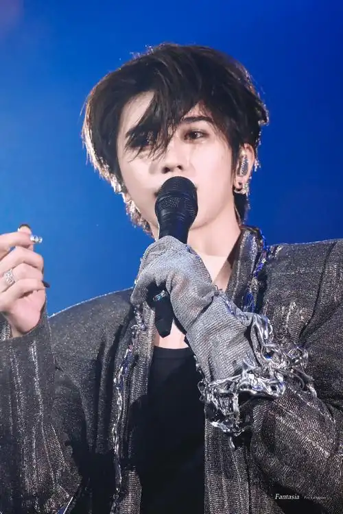 蔡徐坤香港演唱会#新造型绝美!坤还说了"我很想你们"