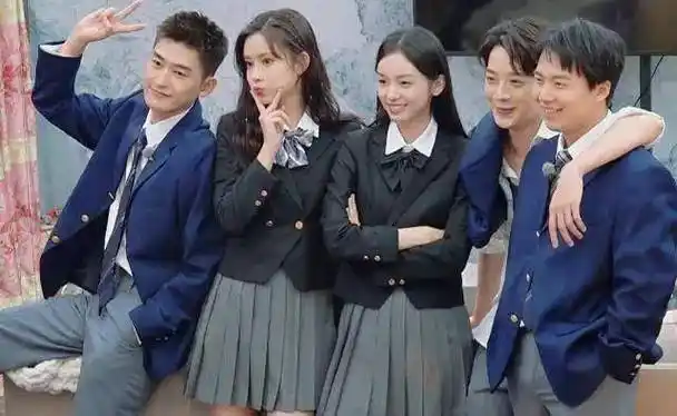 赖冠霖与神秘女性亲密约会曝光