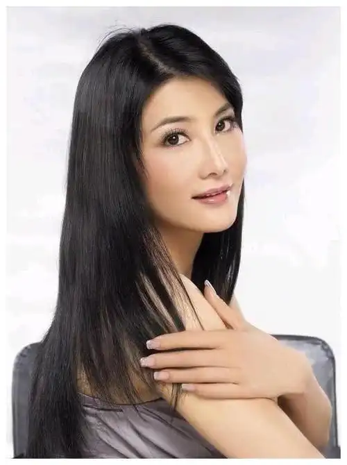 她是铁齿铜牙纪晓岚中的不老女神大妈的年龄女神的脸