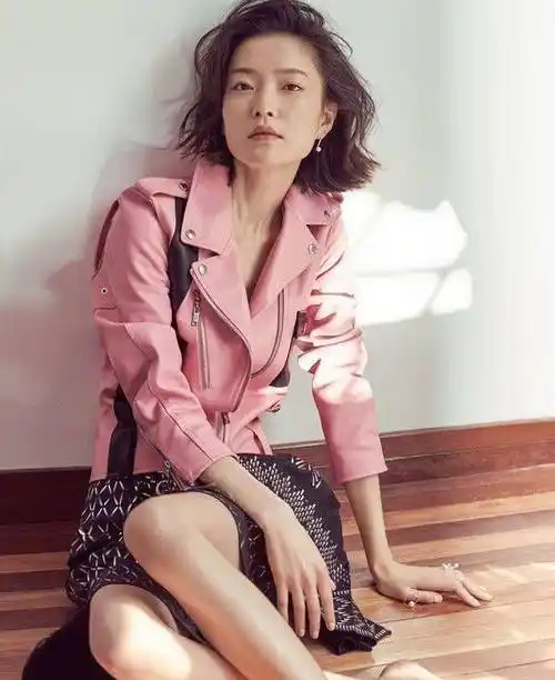 原创杜鹃有点艳烟熏眼妆魅惑勾人魂最好看的中国模特