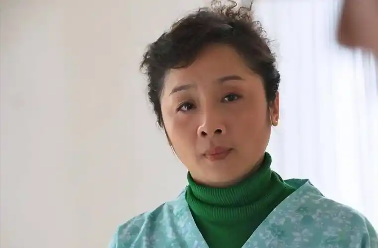 王新军:大火后分手妻子儿女,娶秦海璐后成好男人,如今终于糊了_唐静