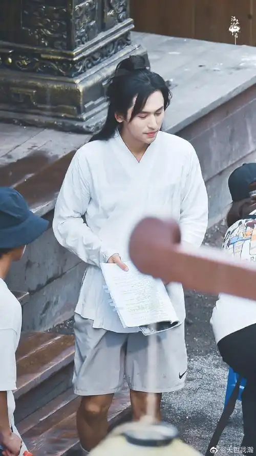 张哲瀚[超话]##张哲瀚天涯客# [给你小心心. 来自天哲我瀚 - 微博