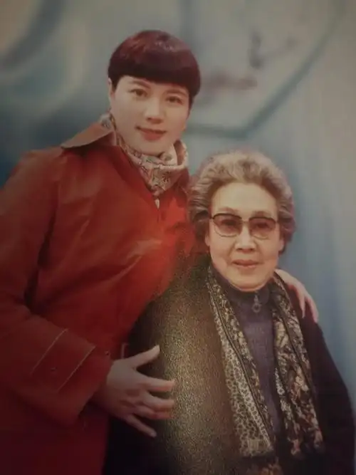 尹小芳老师与主角周丽萍