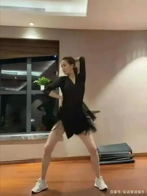 左小青舞蹈彻底放飞自我