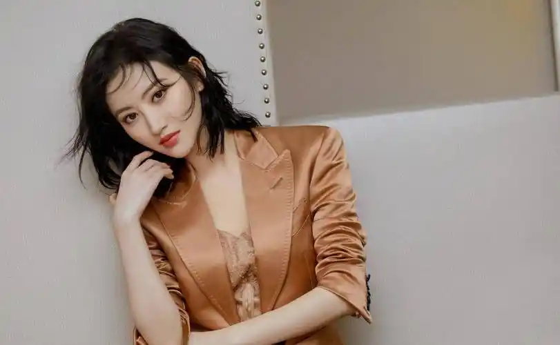 景甜近照大变样,圆脸消失秒变瓜子脸,差点认不出_明星_美女_样子