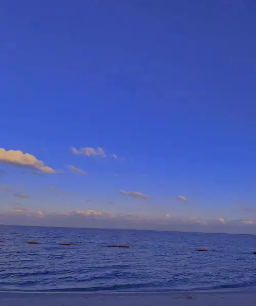 喜欢的海是蓝天的颜色