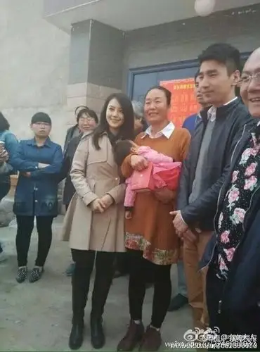 独家:高圆圆携赵又廷回唐山老家祭祖 办亲友聚会招待亲朋(多图)