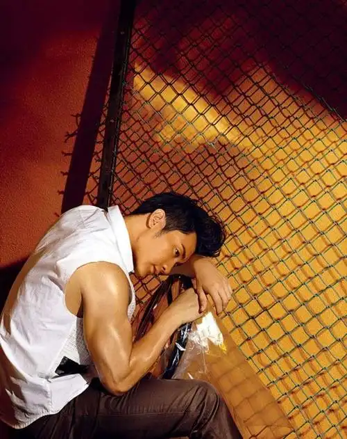 肌肉男:李晨肌肉线条尽展型男魅力-小虾米