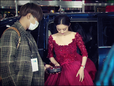 赵丽颖# 又是一年爱奇艺尖叫之夜,她是.