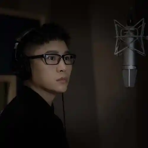 本名王卓实,11月14日出生于中国吉林省吉林市,中国内地流行男歌手