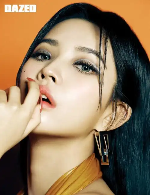 韩国女团gidle成员田小娟dazed个性大片