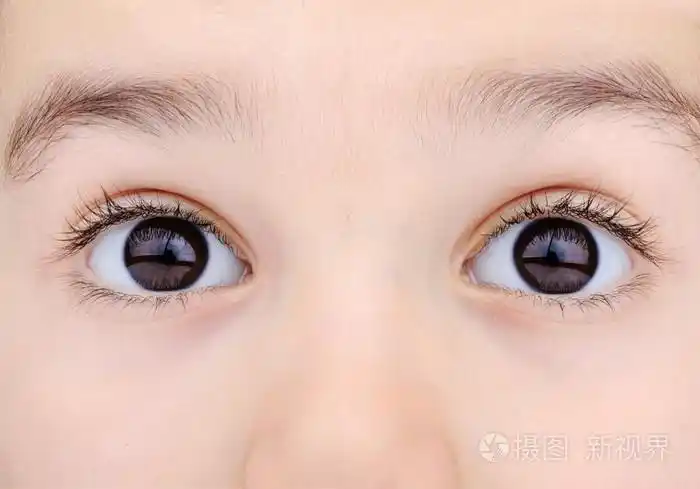 儿童眼睛的宏观镜头