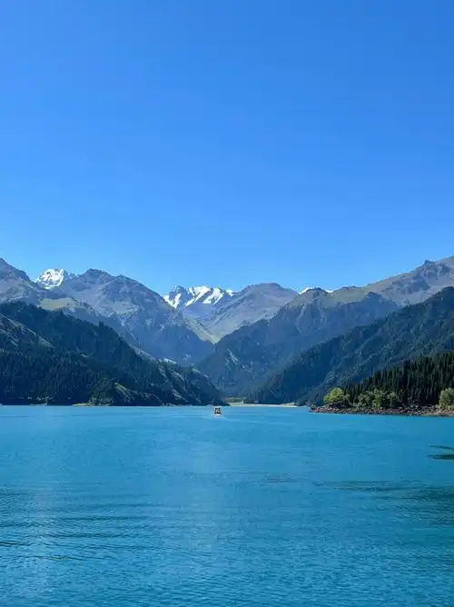 99天山天池|"见神池浩渺,如天镜浮空.