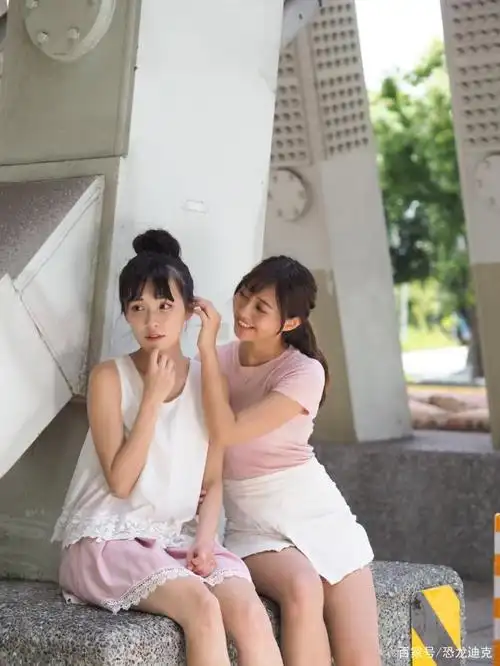 闺蜜之间,好姐妹之间的快乐,一起出去玩总是格外的开心.