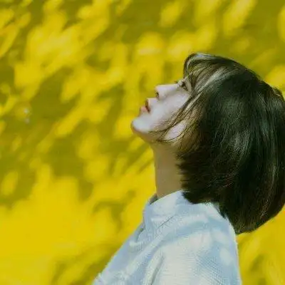 短发女生头像侧脸好看的短发女生头像侧脸高清图片