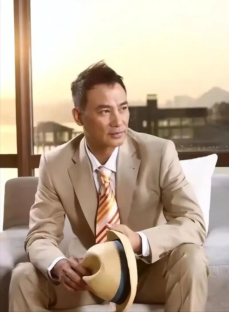 回顾香港6位男演员现状岁月不饶人曾经英俊小伙如今成老爷爷