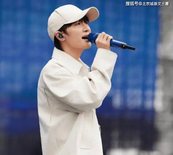 原创大数据荣誉之夜周深贡献高光时刻走心舞台获新华网点名表扬