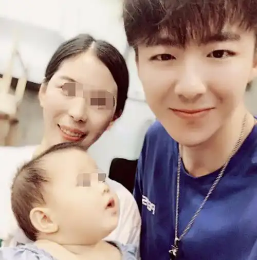 刘宇宁结婚了全家福被扒的背后竟是这样网友这小孩真让人羡慕